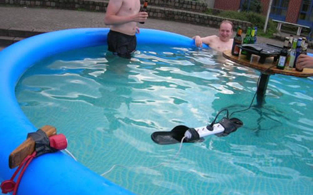 photo-of-extension-cord-in-swimming-pool