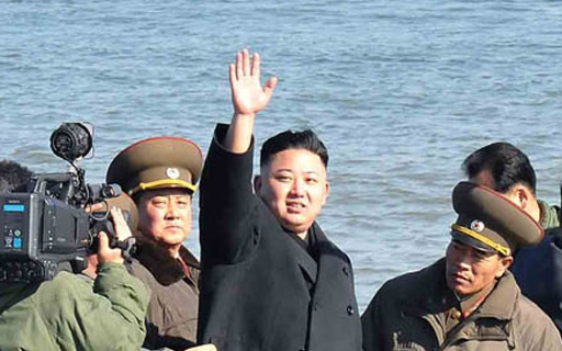 Ким Чен Ын в лодке крупным планом